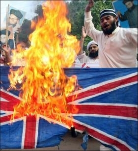 http://www.davidduke.com/images/Britain-muslim-flag-burn4.jpg